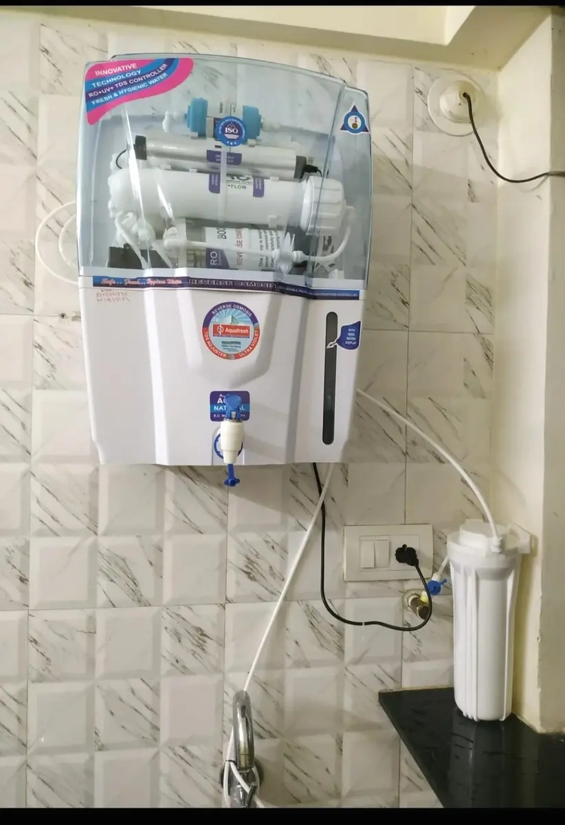 White wall-mounted RO purifier installed in a customer kitchen